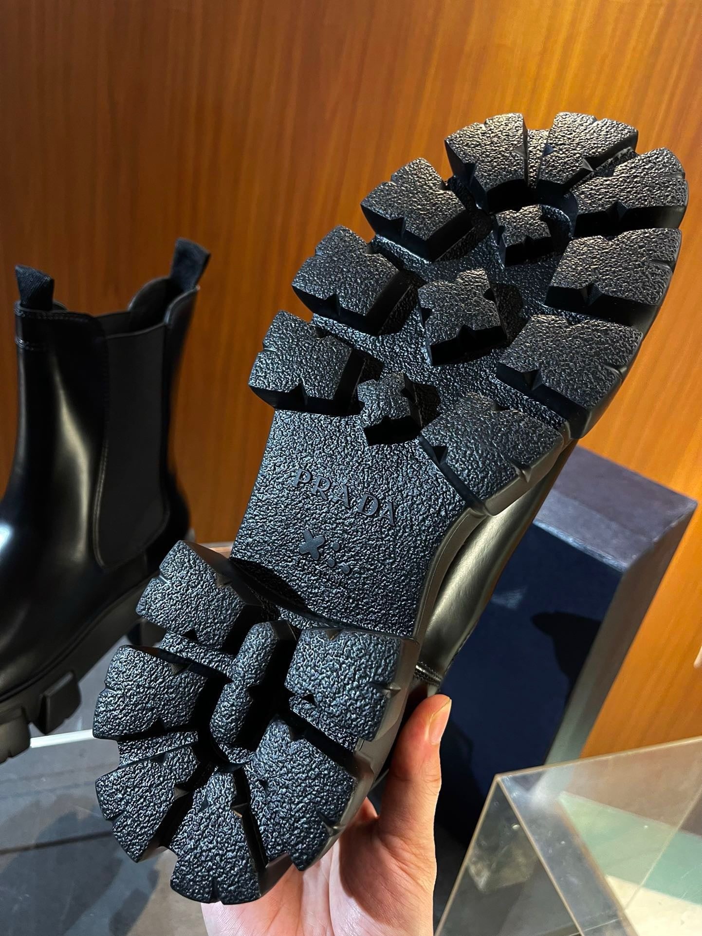 Black Shoes - FashionHype.xyz