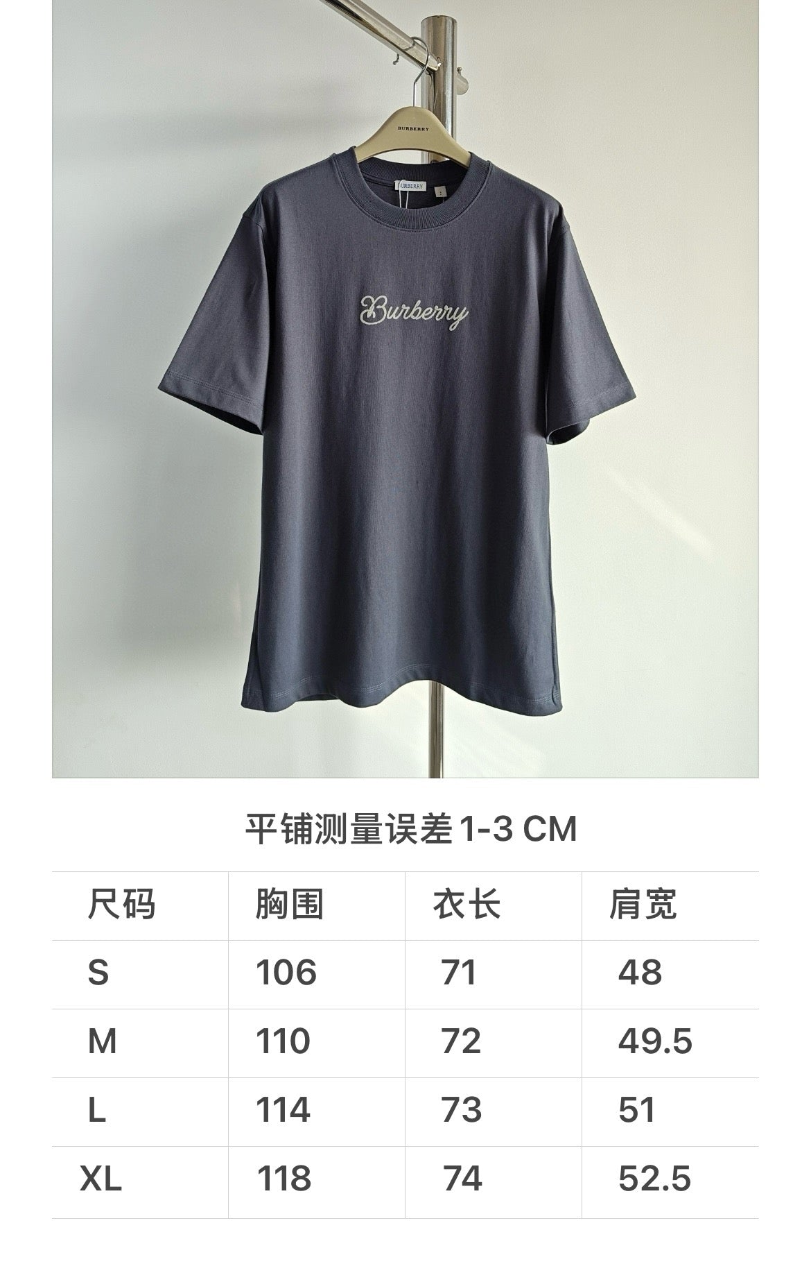 Schwarz-weißes T-Shirt