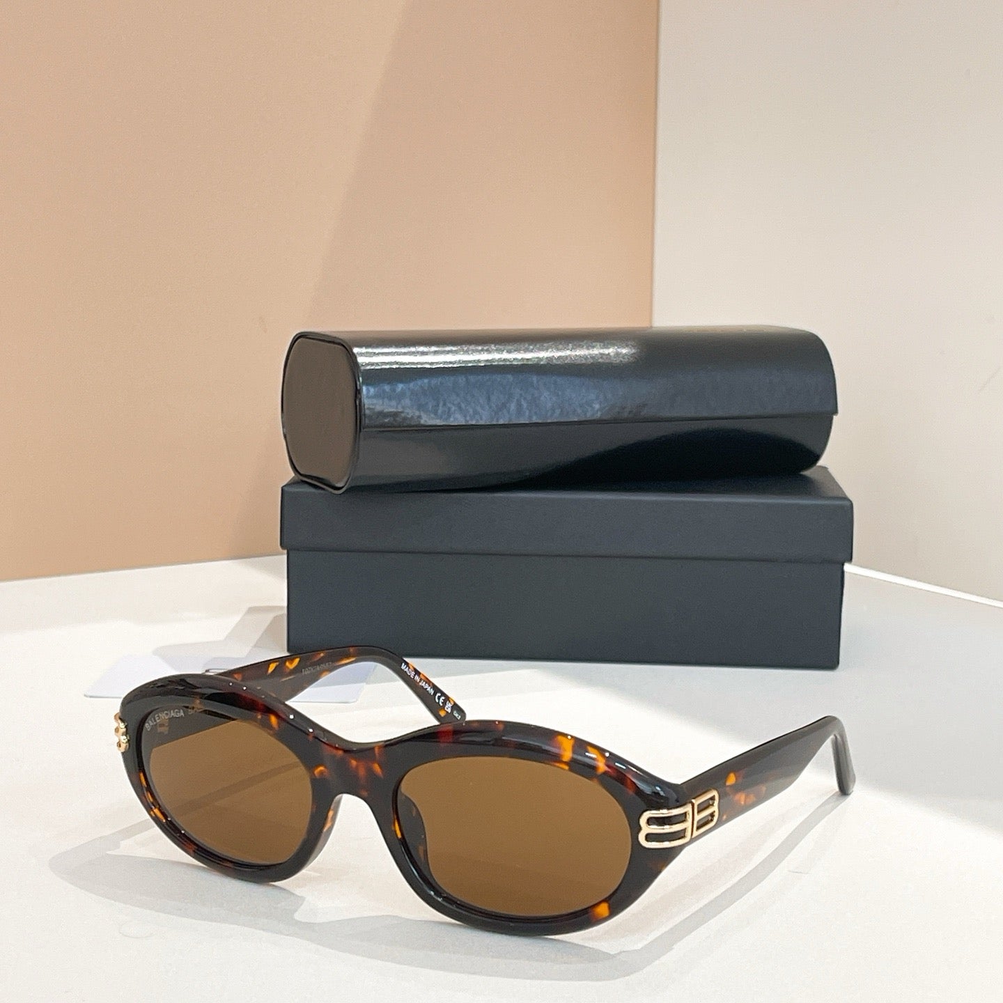 نظارة شمسية متعددة الألوان