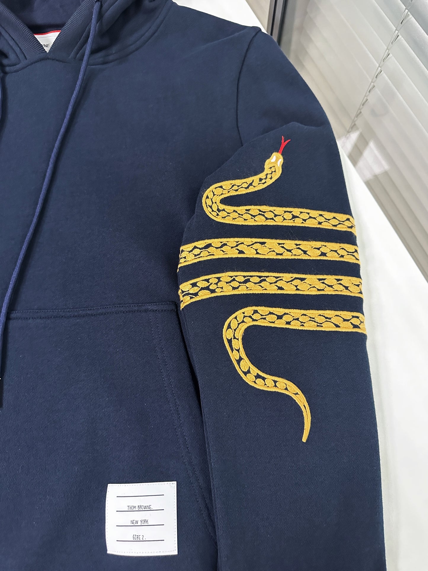 Sudadera con capucha azul oscuro