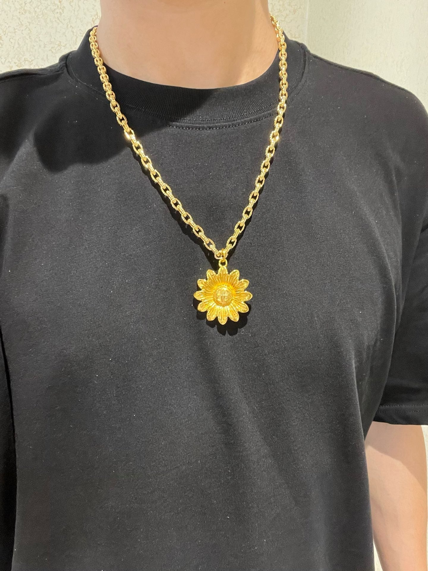 Goldene Halskette
