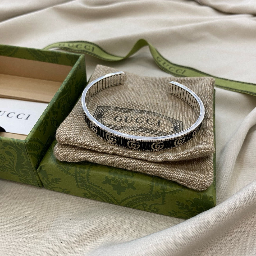 Silbernes schwarzes Armband