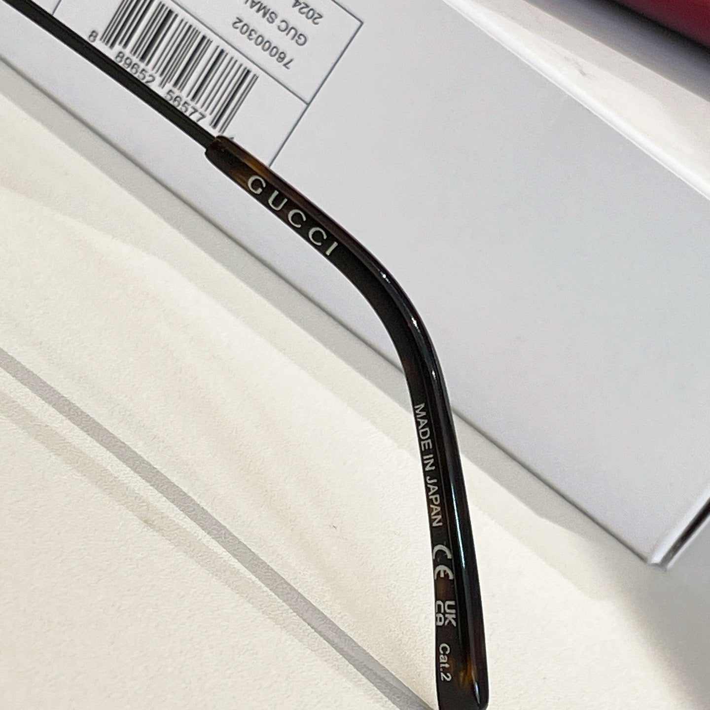 Mehrfarbige Sonnenbrille