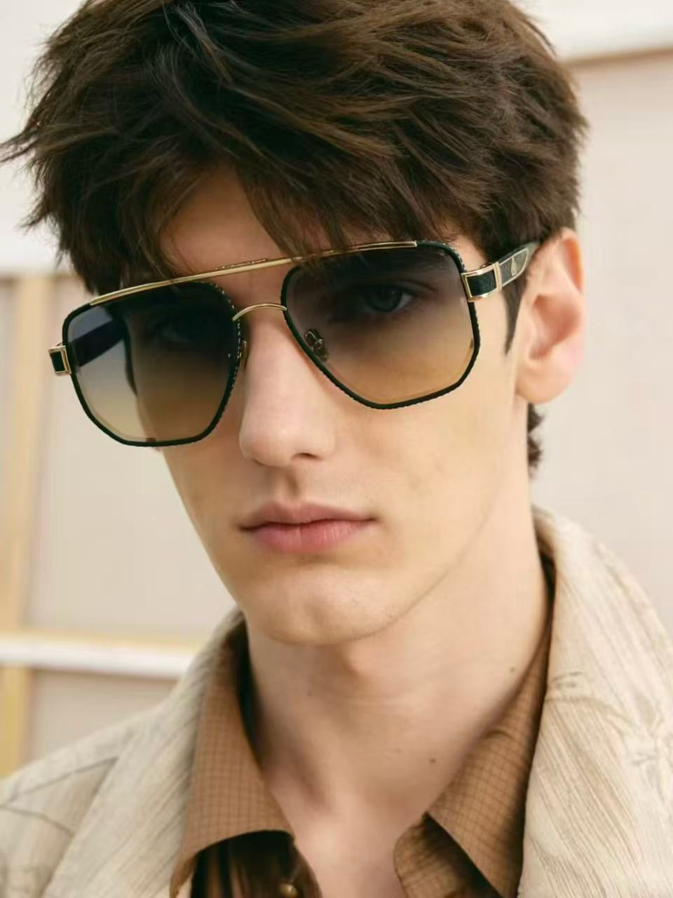 Mehrfarbige Sonnenbrille