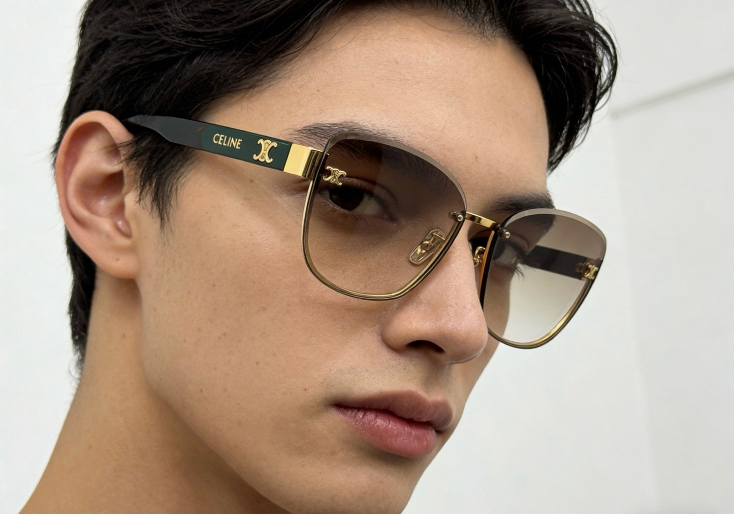 Mehrfarbige Sonnenbrille