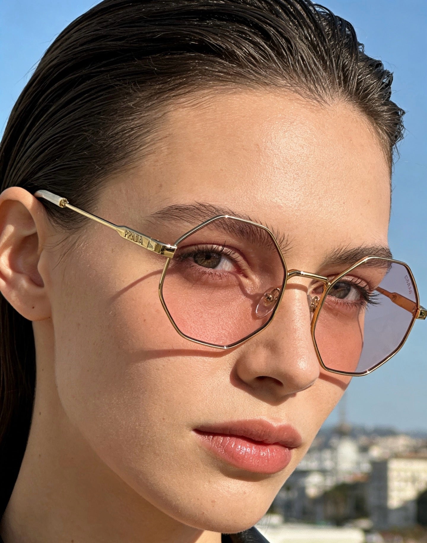 Mehrfarbige Sonnenbrille