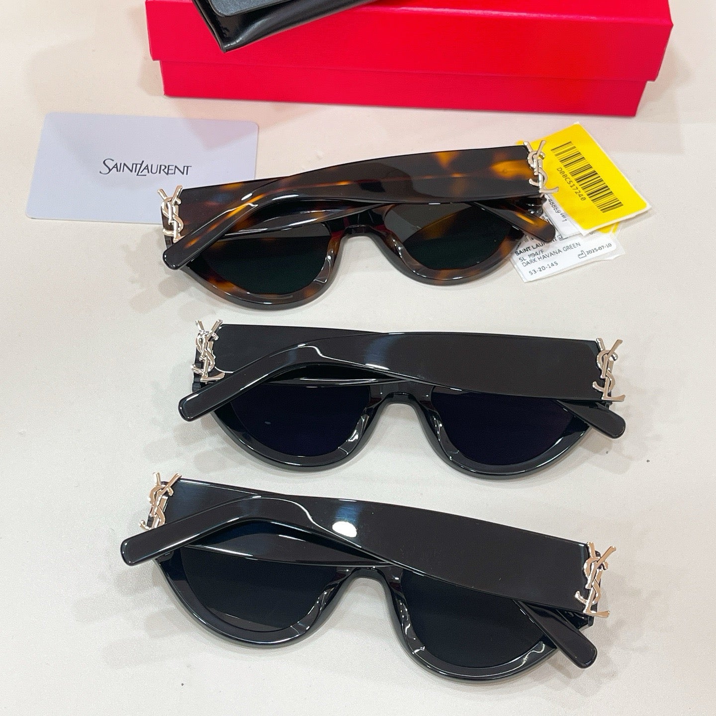 Mehrfarbige Sonnenbrille
