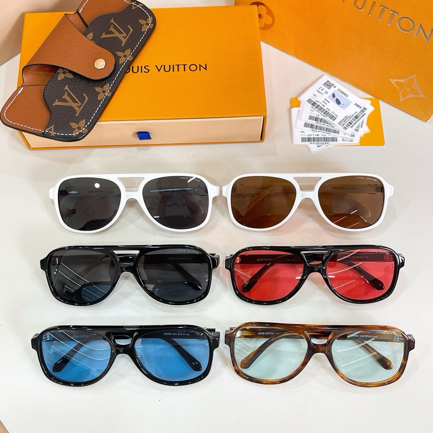 Mehrfarbige Sonnenbrille