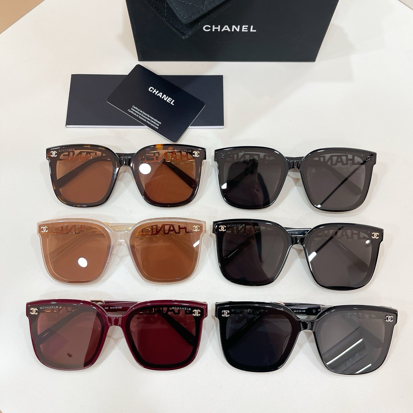 Mehrfarbige Sonnenbrille