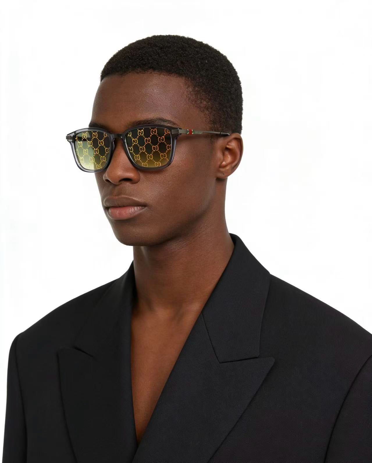 Mehrfarbige Sonnenbrille