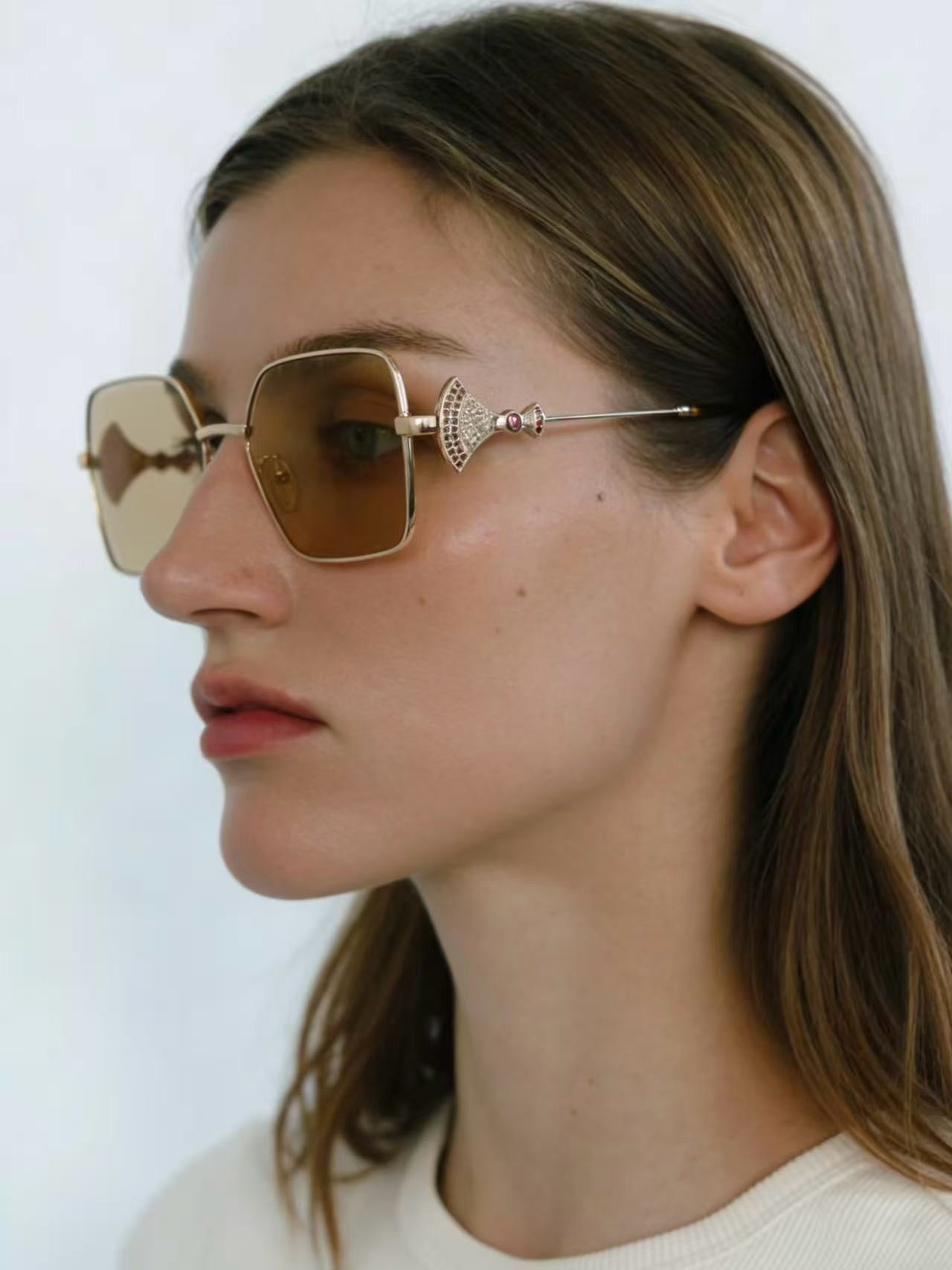 Mehrfarbige Sonnenbrille