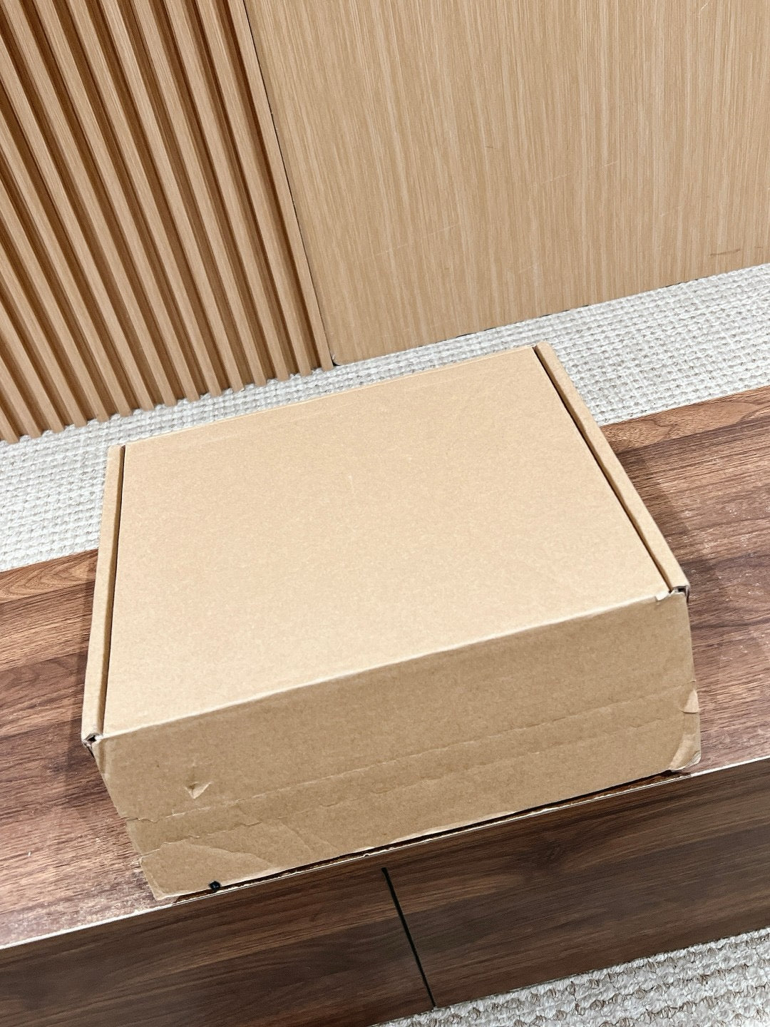 أحذية متعددة الألوان