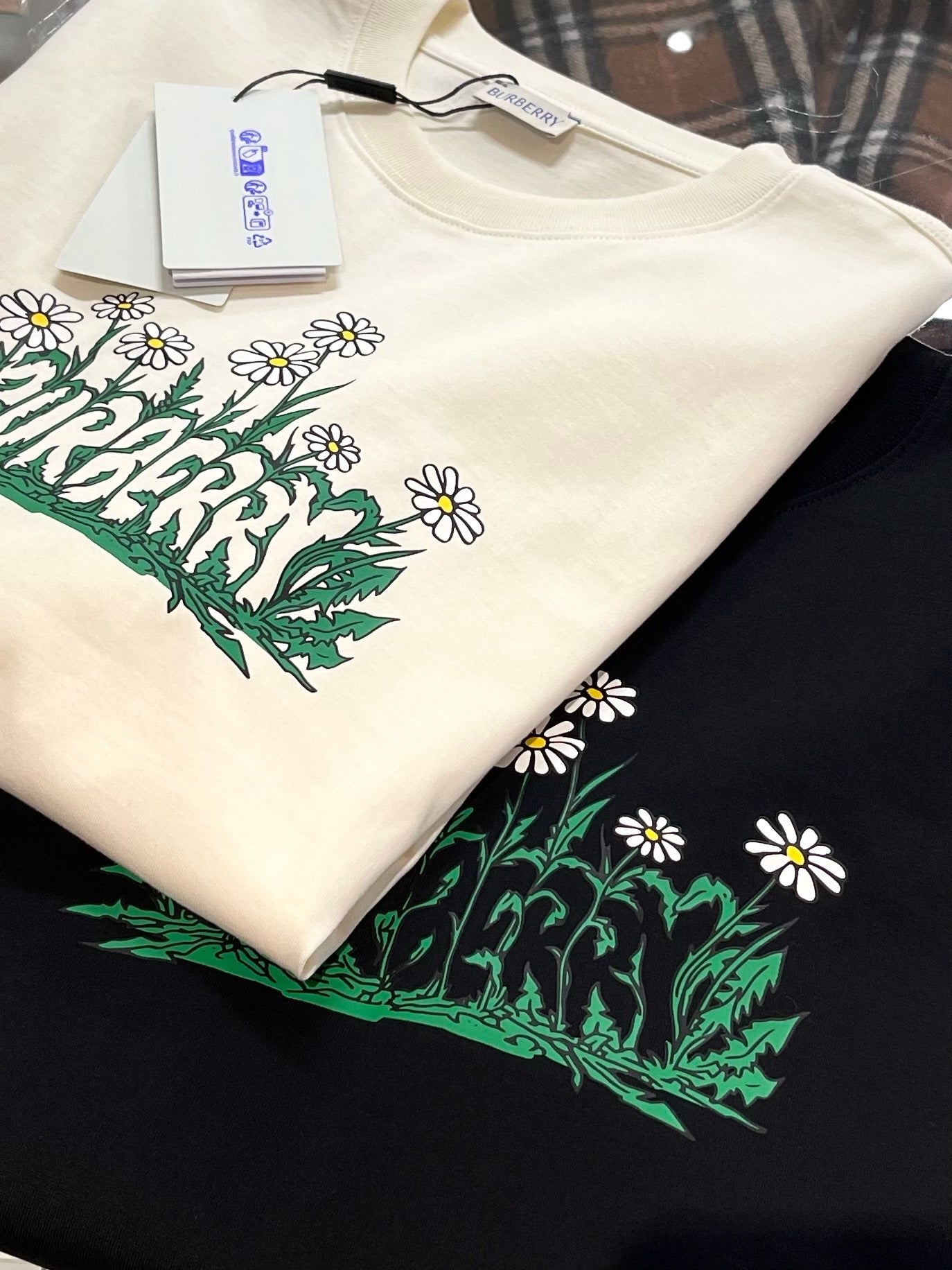 Camiseta en blanco y negro