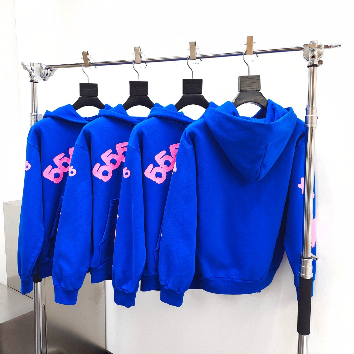 Blauer Hoodie