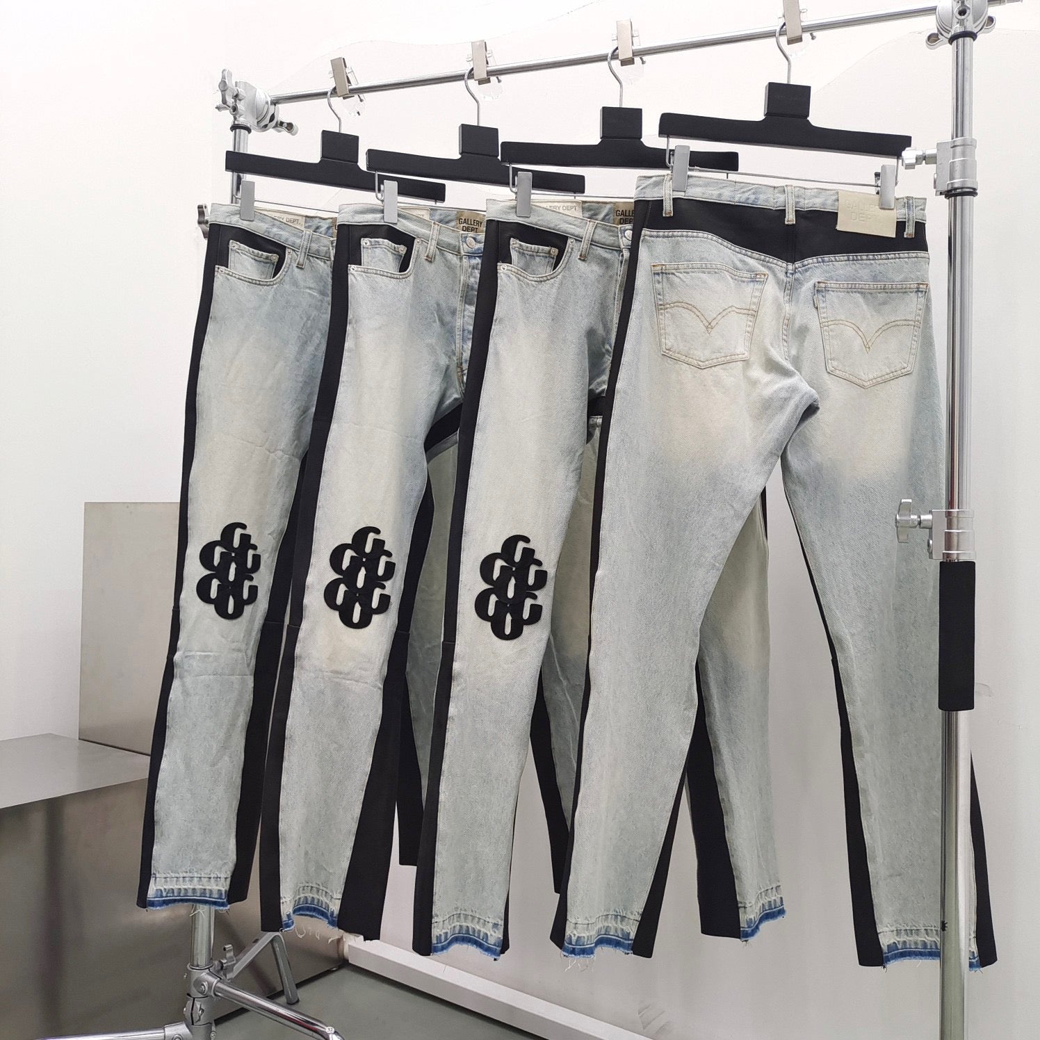 Grau schwarze Hose