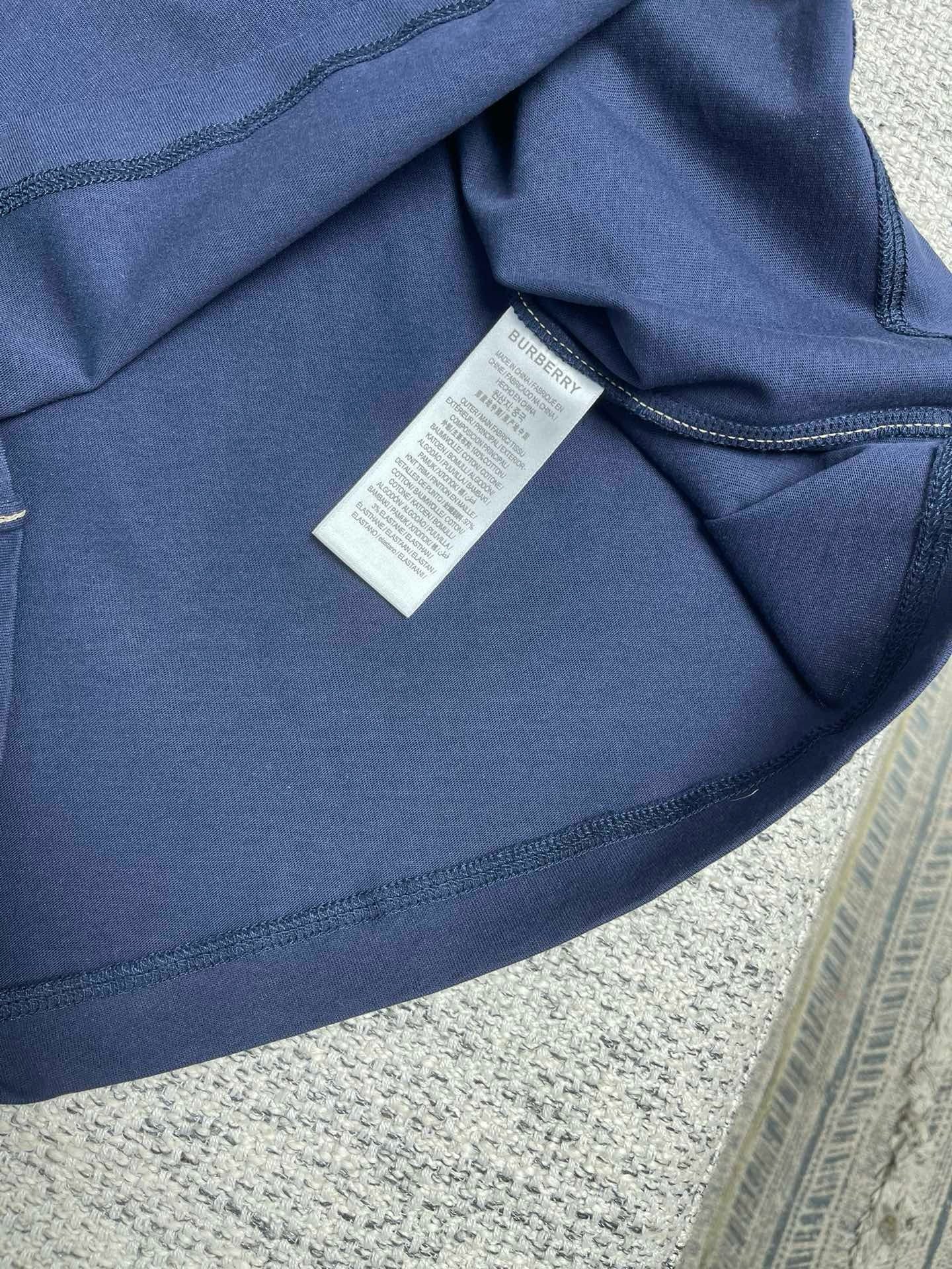 Mehrfarbiges T-Shirt