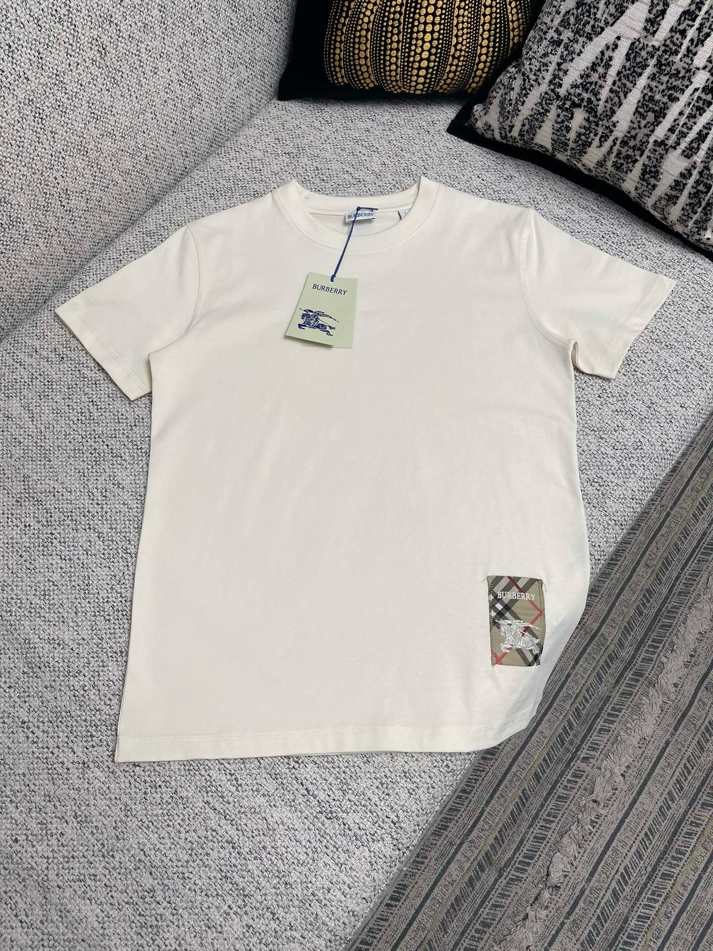 Mehrfarbiges T-Shirt