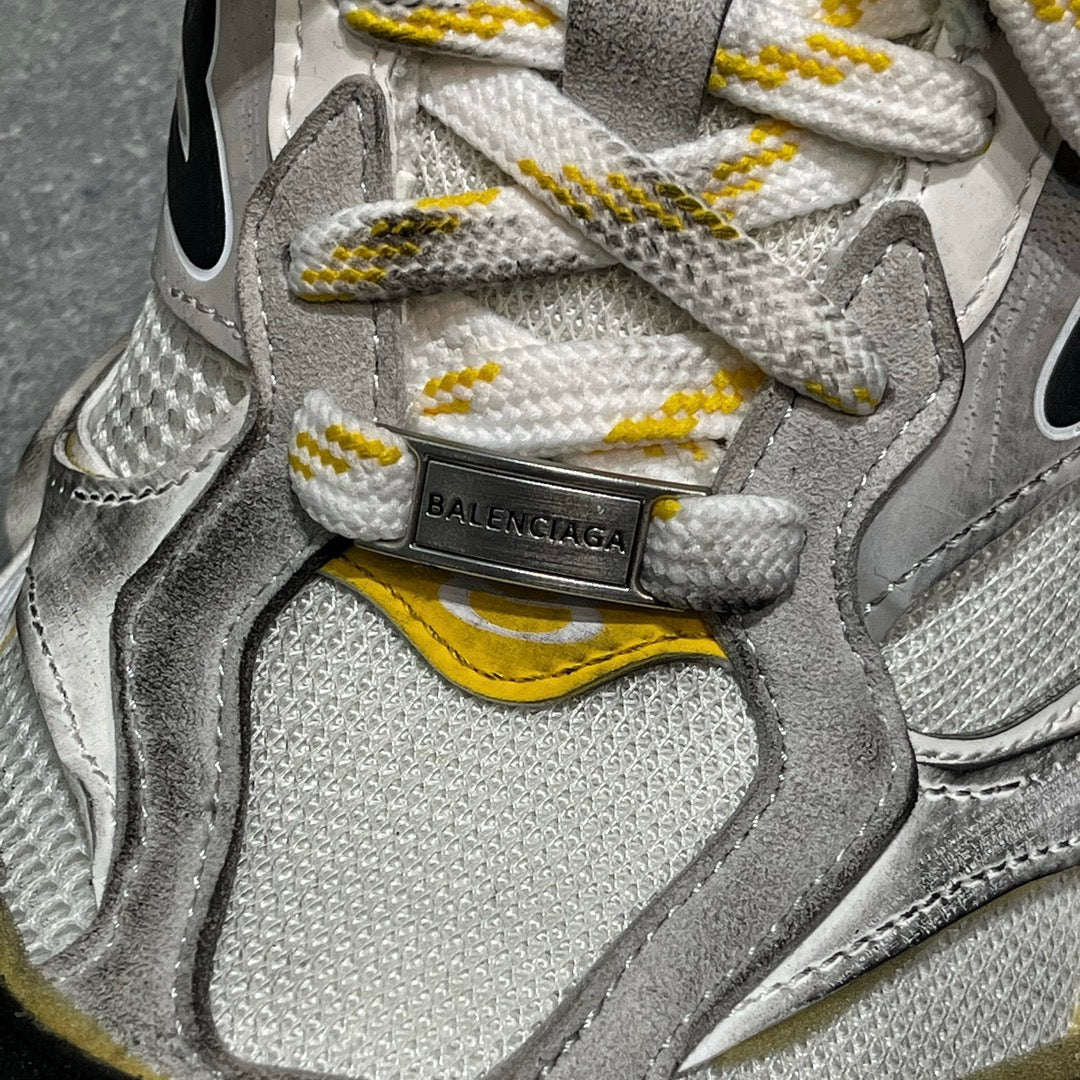 Silbergelbe Schuhe - Größe 46