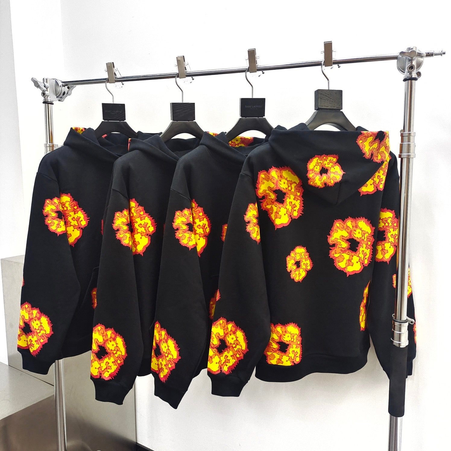 Schwarzer Hoodie
