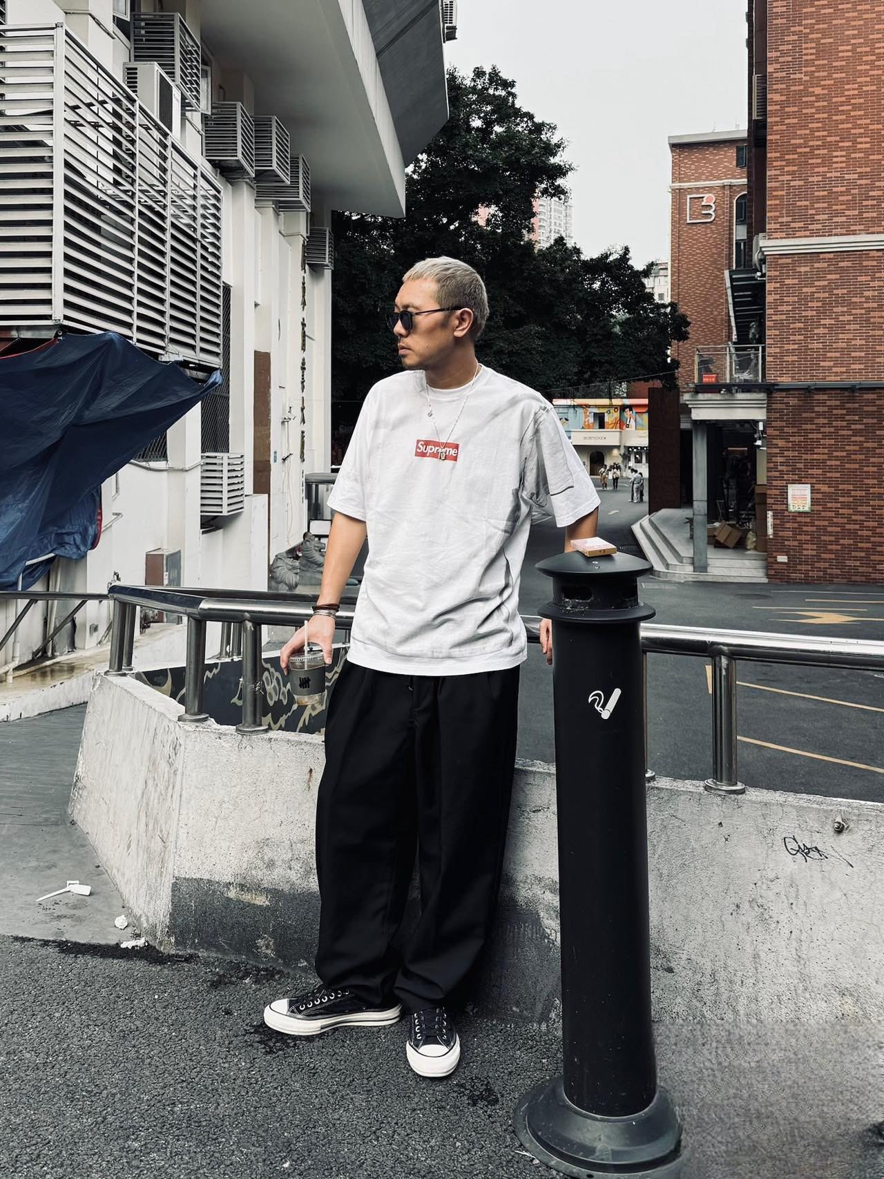 weißes T-Shirt