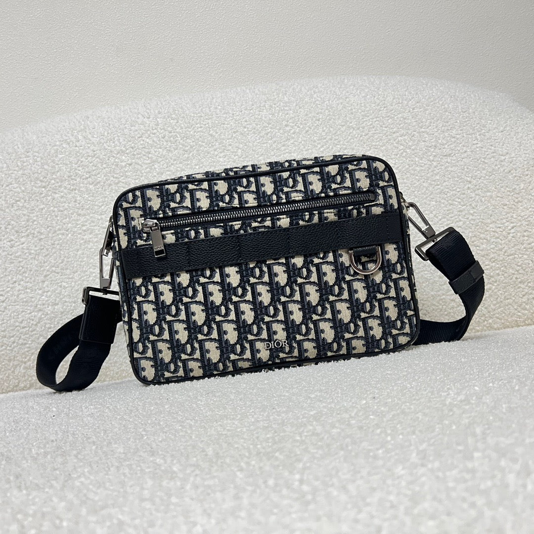 Schwarzgraue Tasche