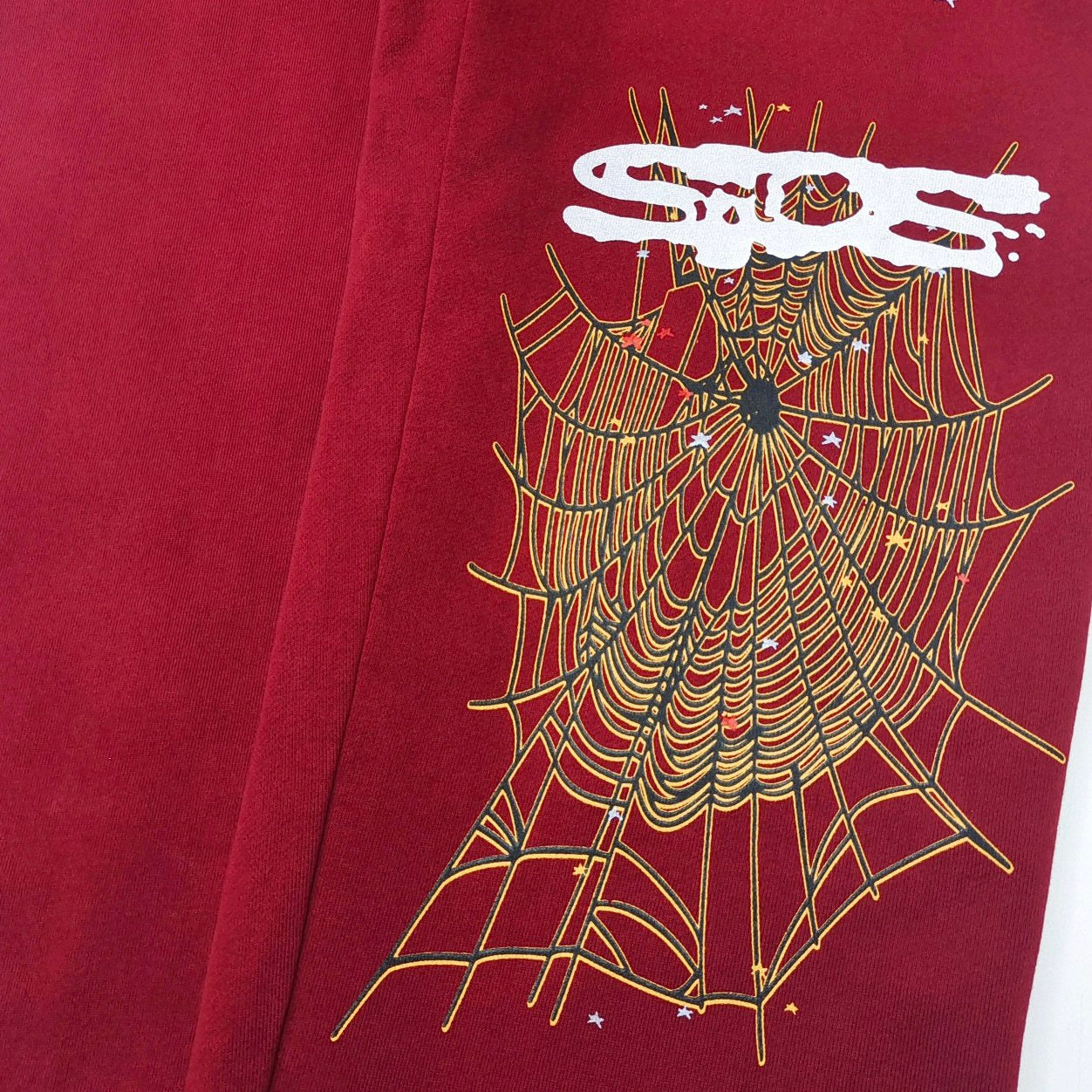 Grüne und rote Hose