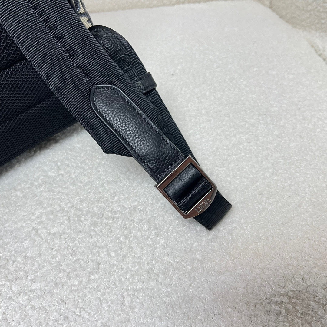 Schwarzgraue Tasche