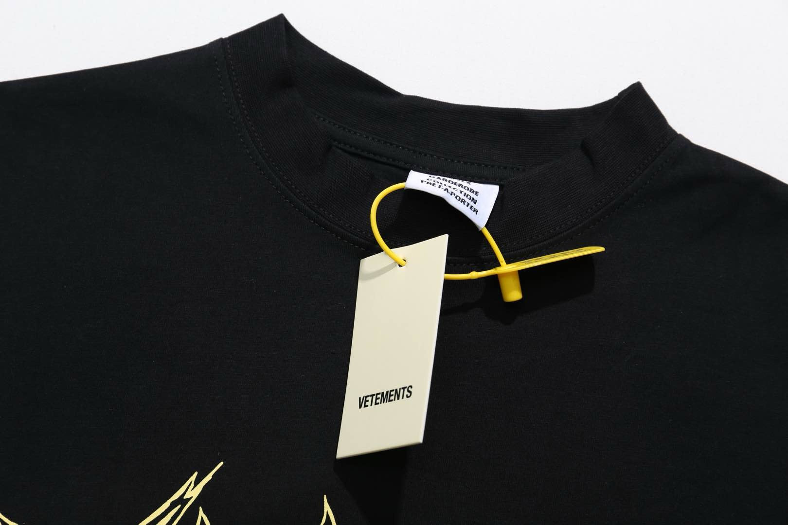 Schwarzes T-Shirt