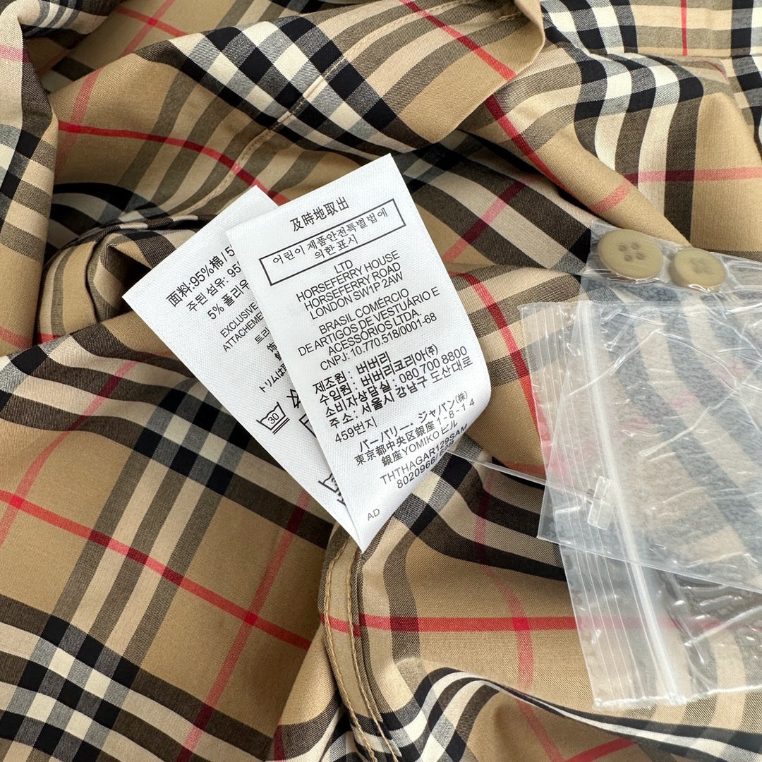 قميص متعدد الألوان