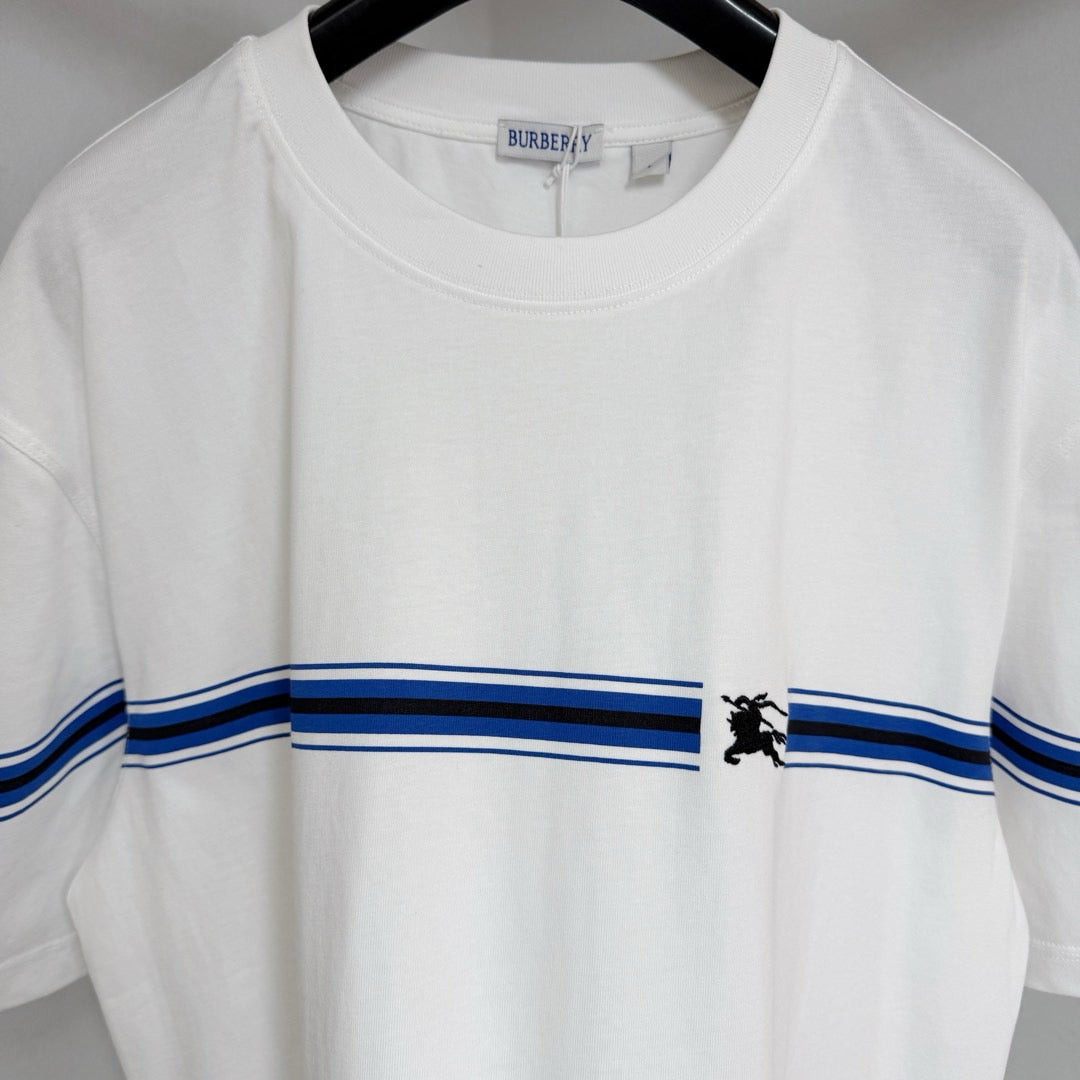 Schwarz-weißes T-Shirt