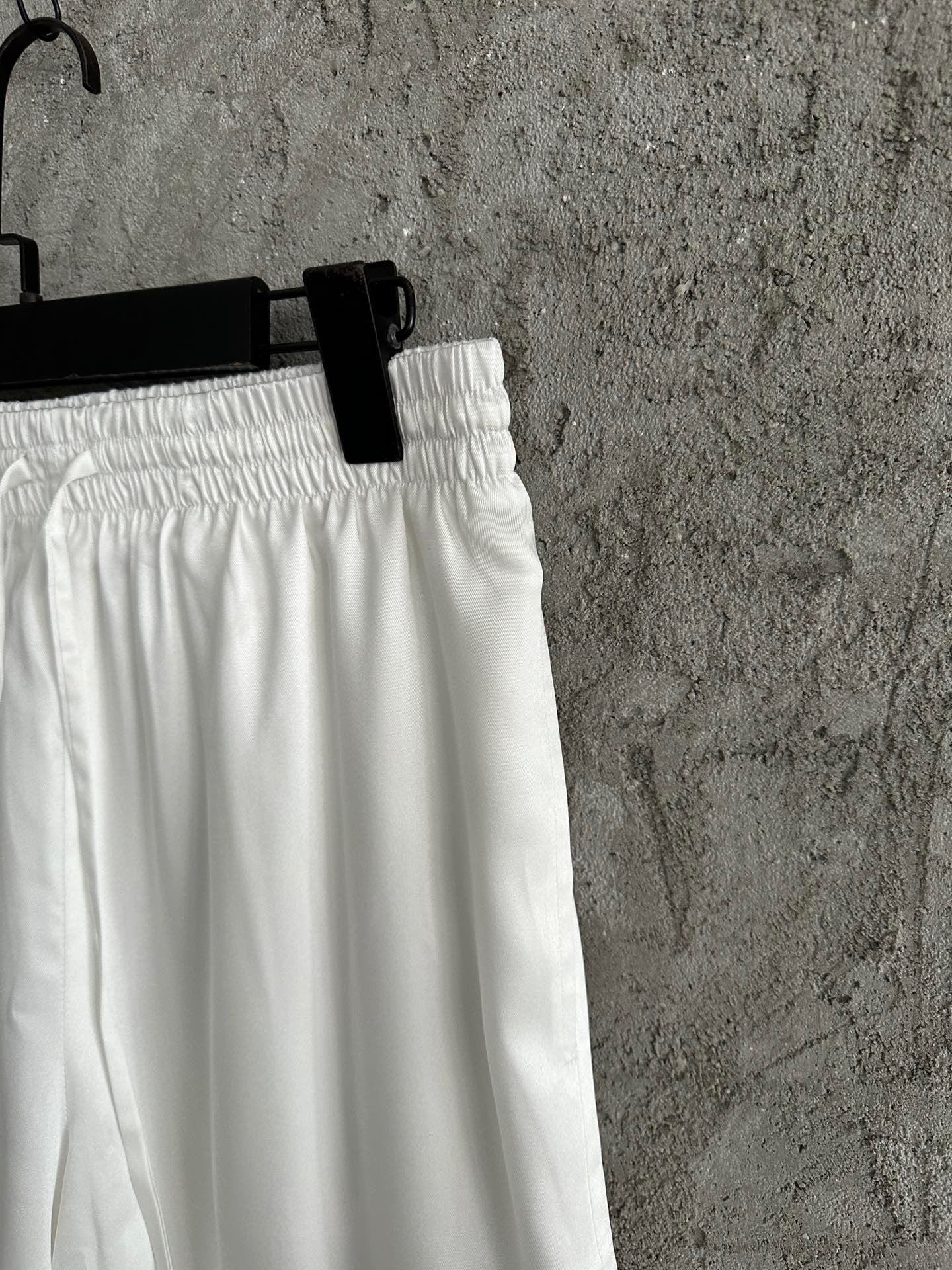 White Short - FashionHype.xyz
