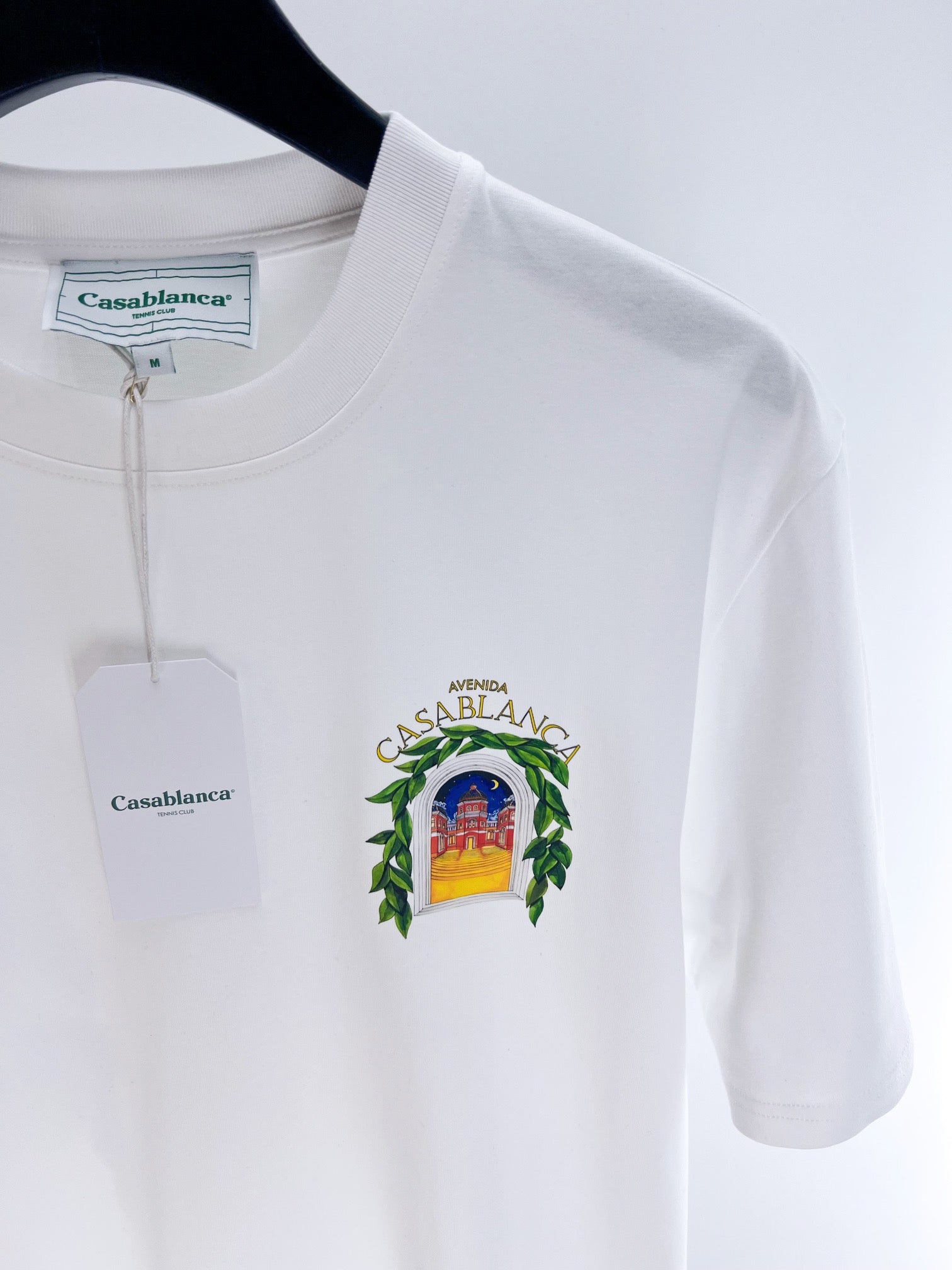 Schwarz-weißes T-Shirt