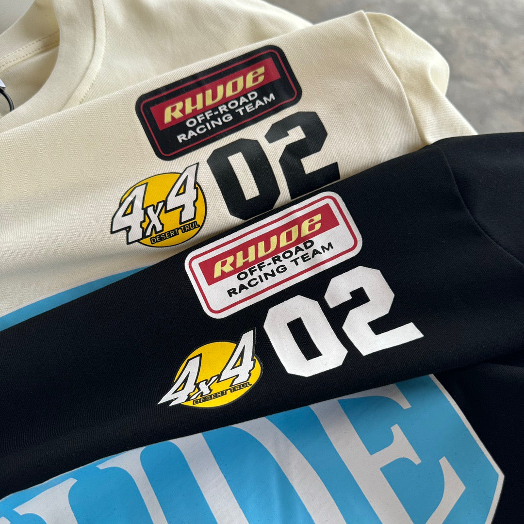 Schwarz-weißes T-Shirt