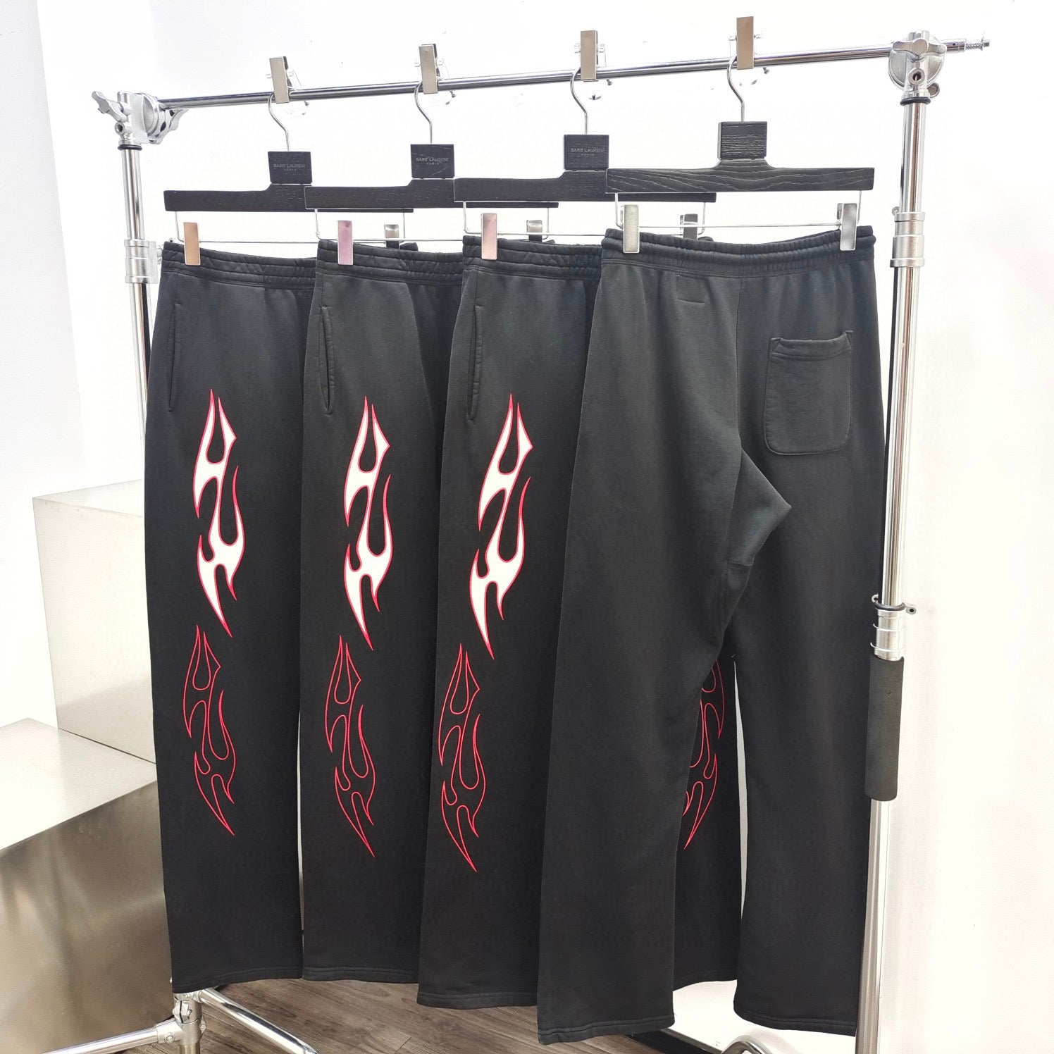 Schwarze Hosen