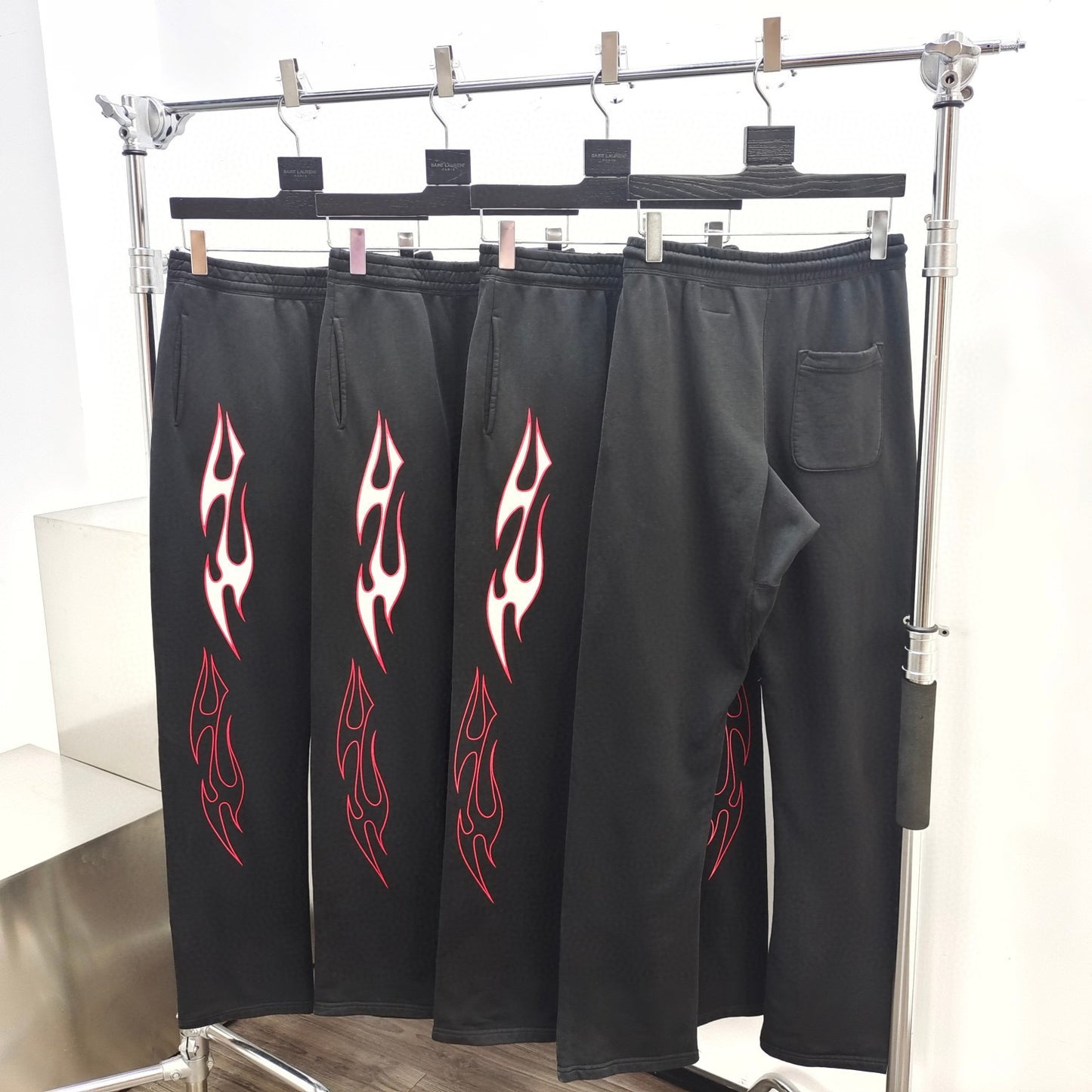 Schwarze Hosen