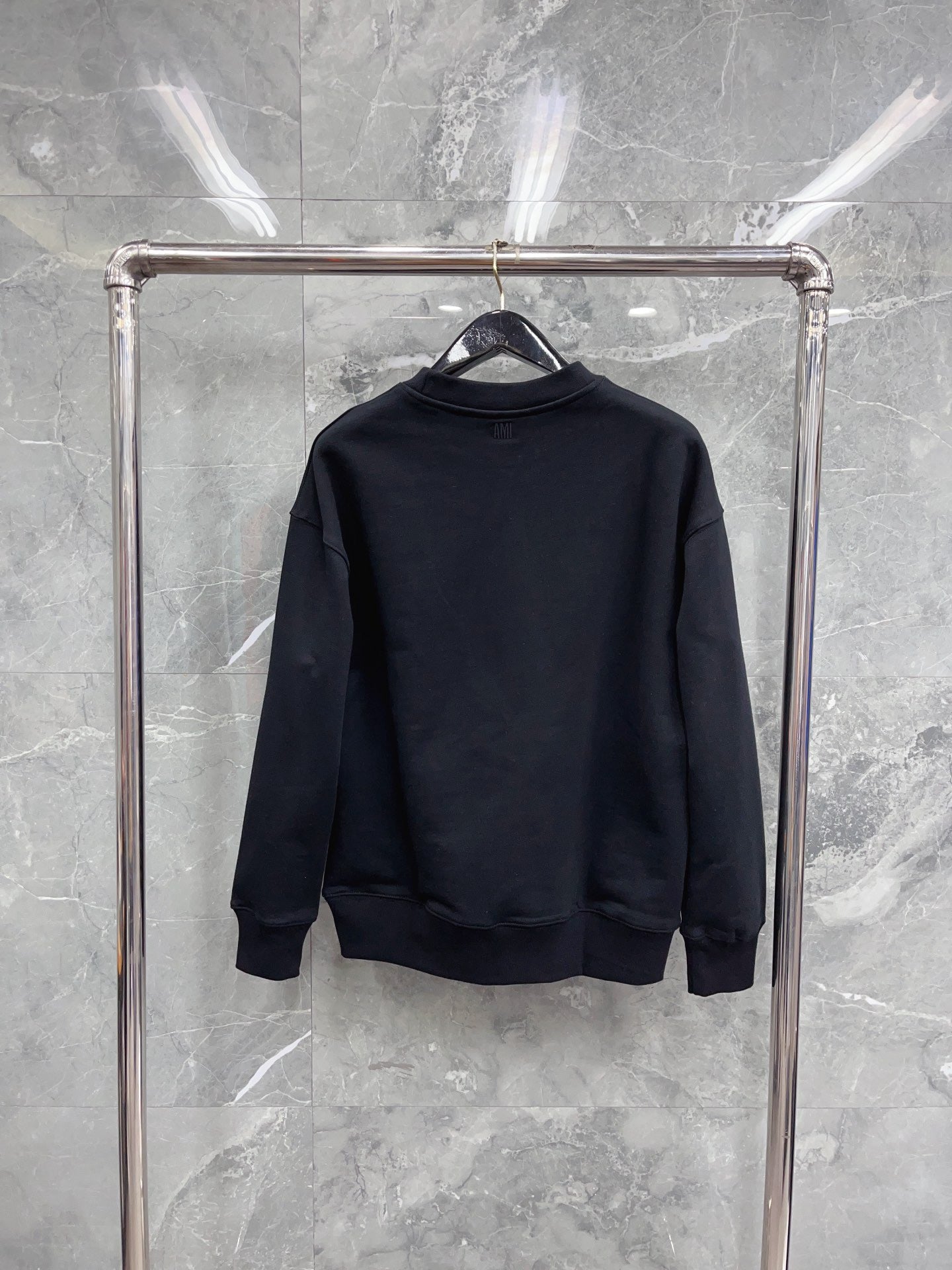 Jersey negro, gris y blanco