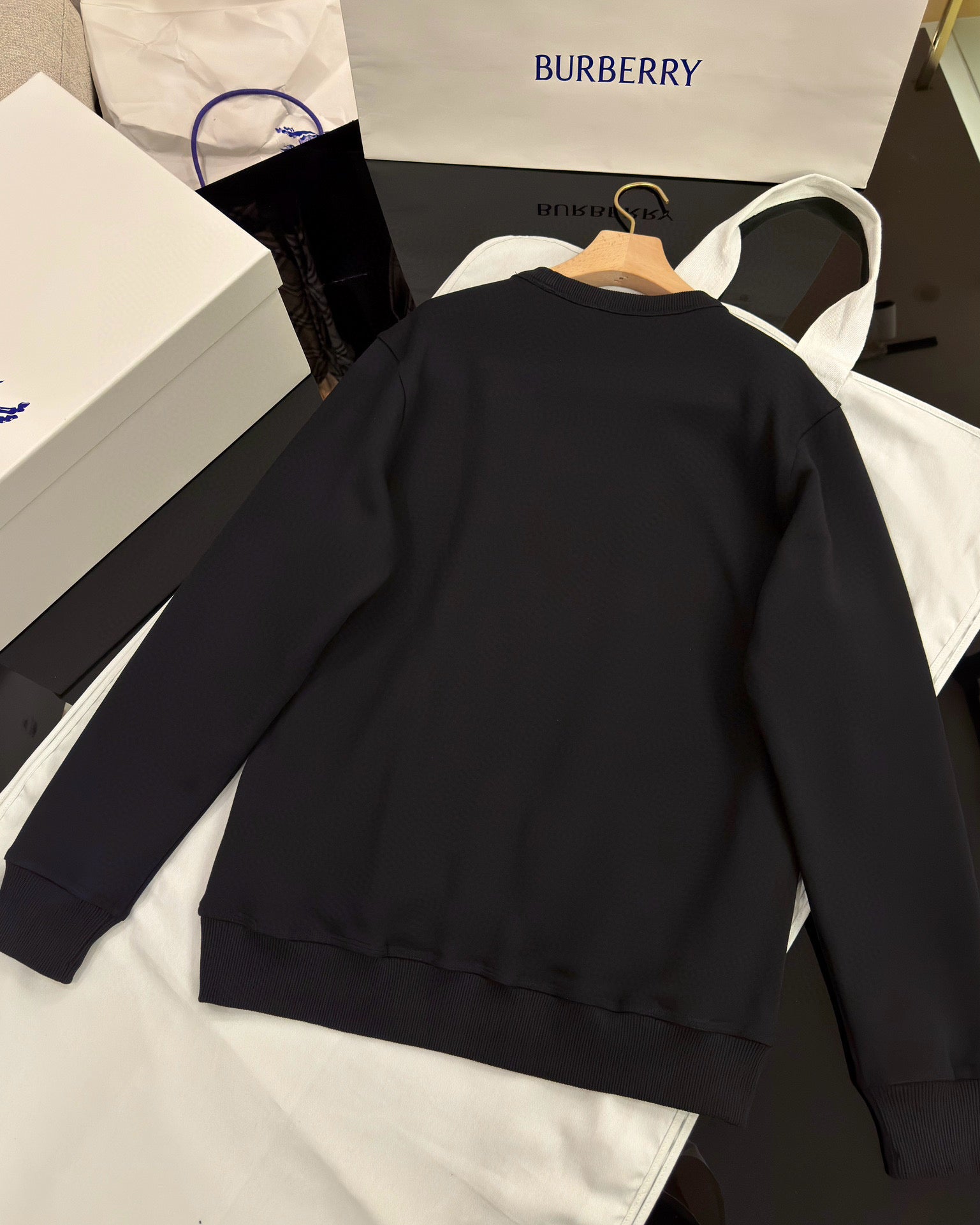 Schwarzes Trikot