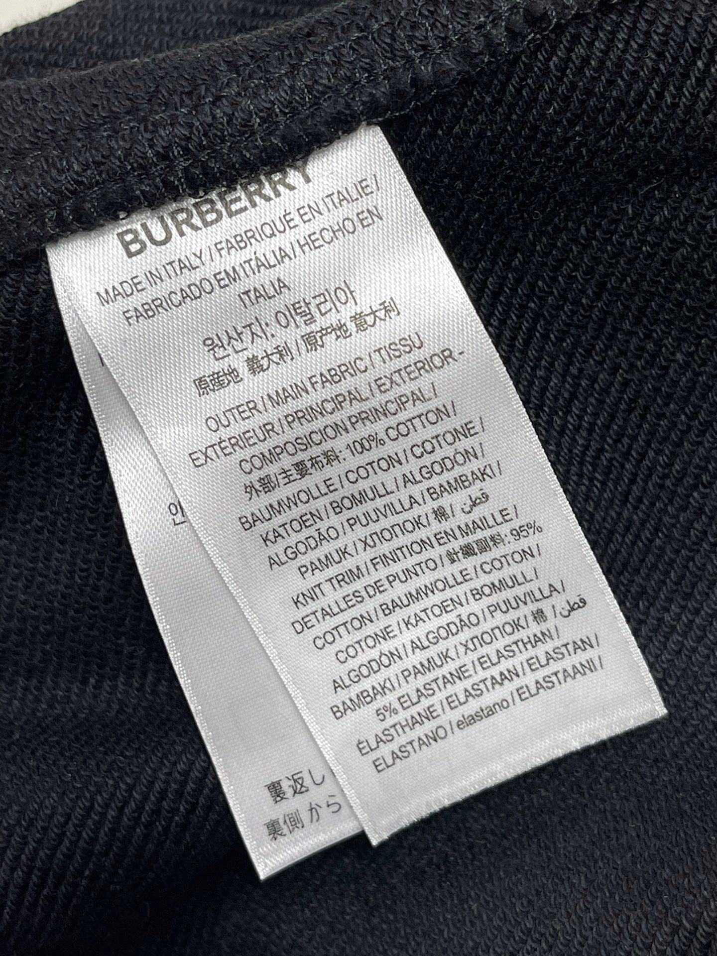 Schwarze Hosen