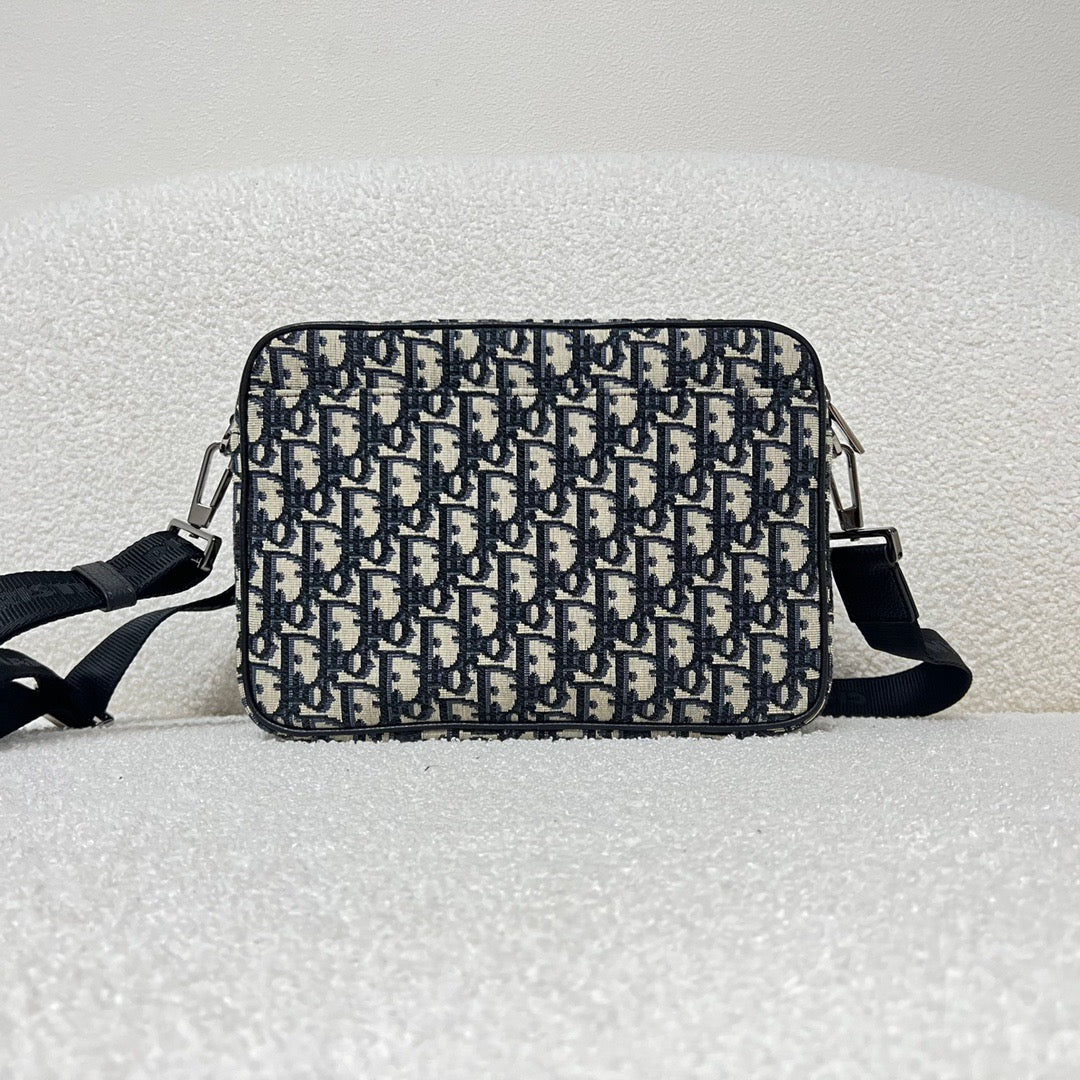 Schwarzgraue Tasche