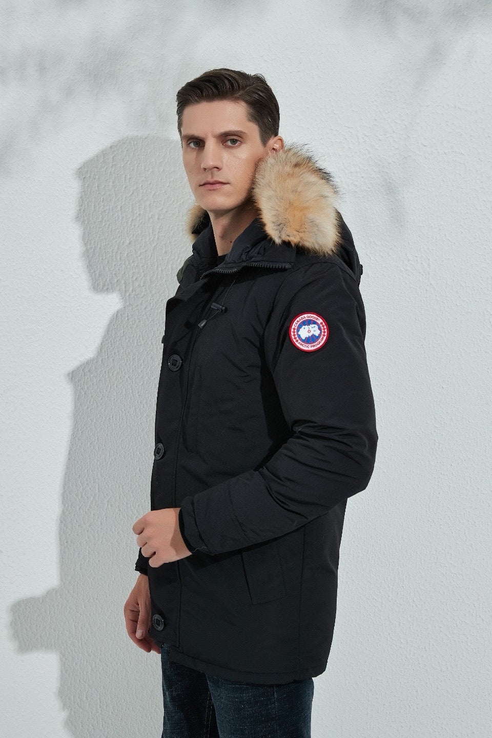 Schwarze und graue Jacke