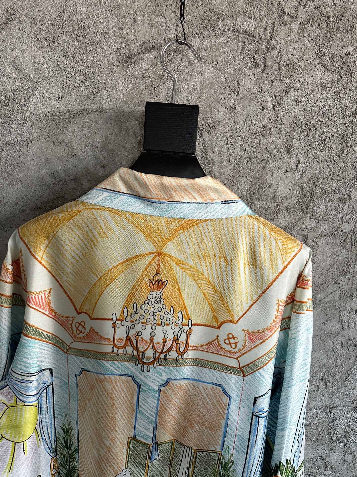 قميص متعدد الألوان