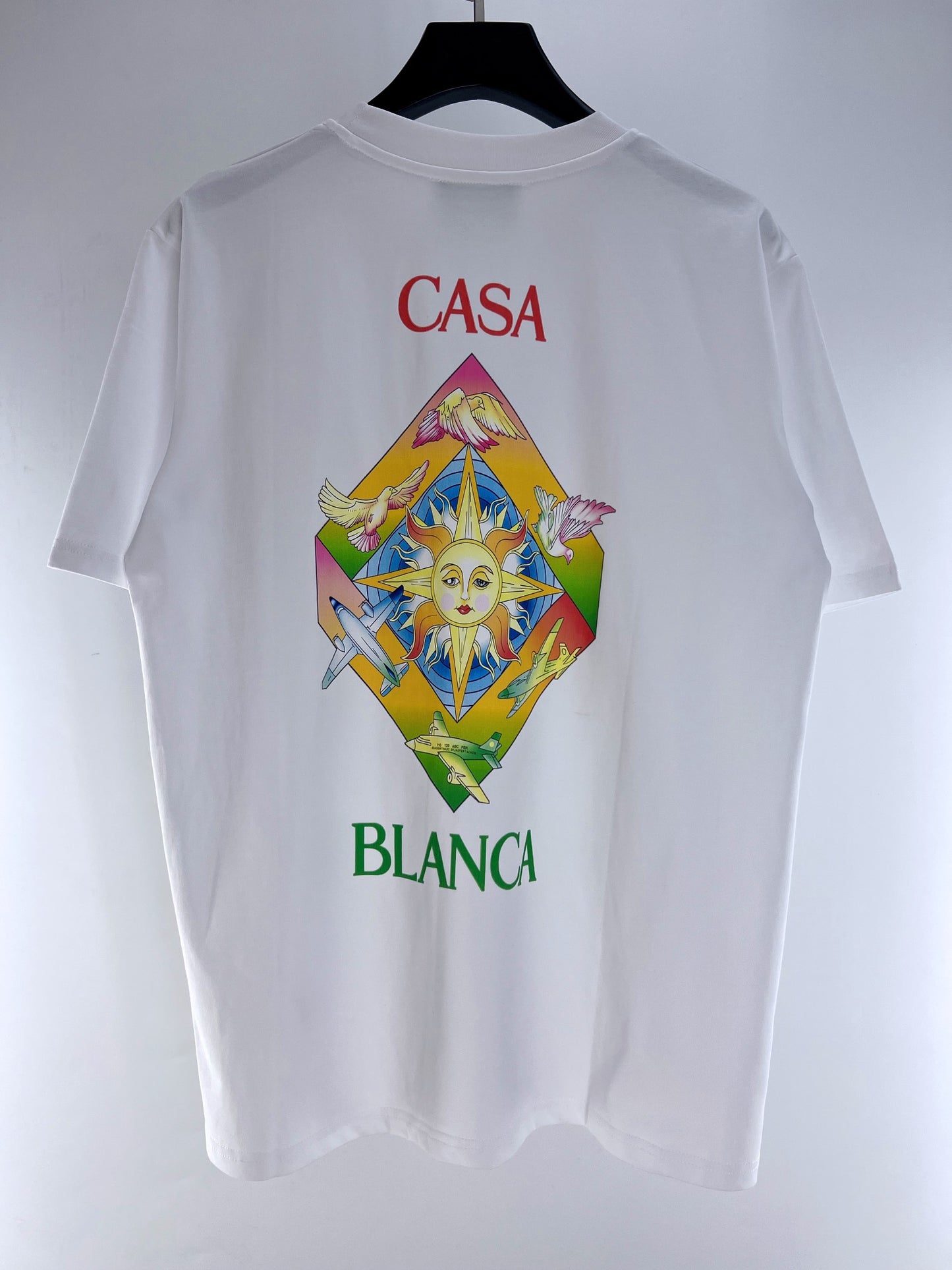 Camiseta azul y blanca