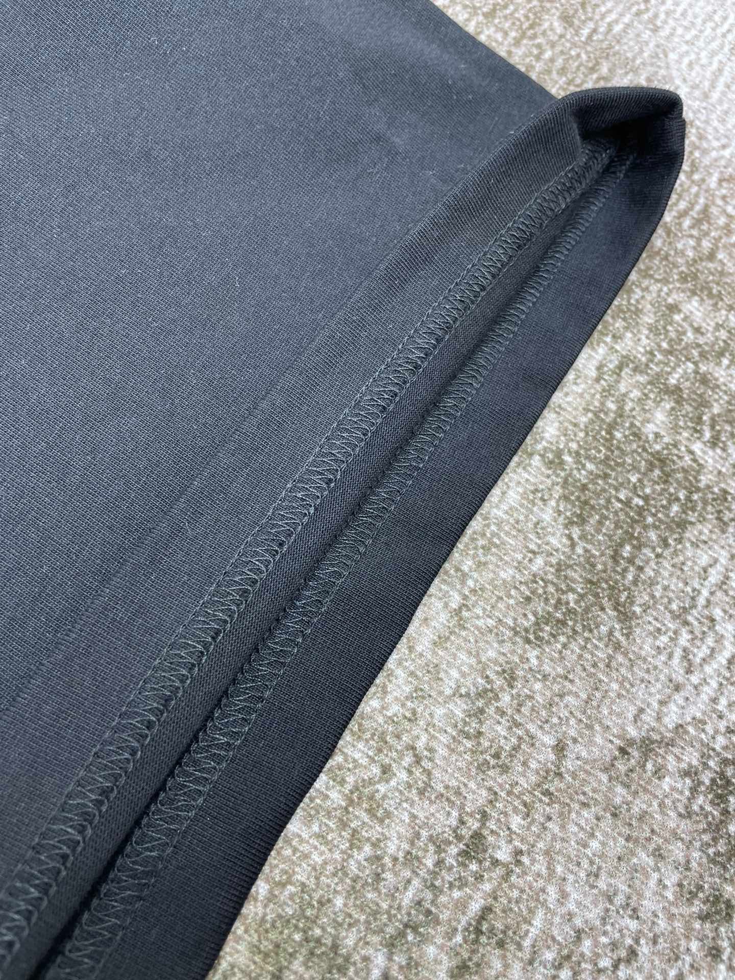 Camiseta en blanco y negro