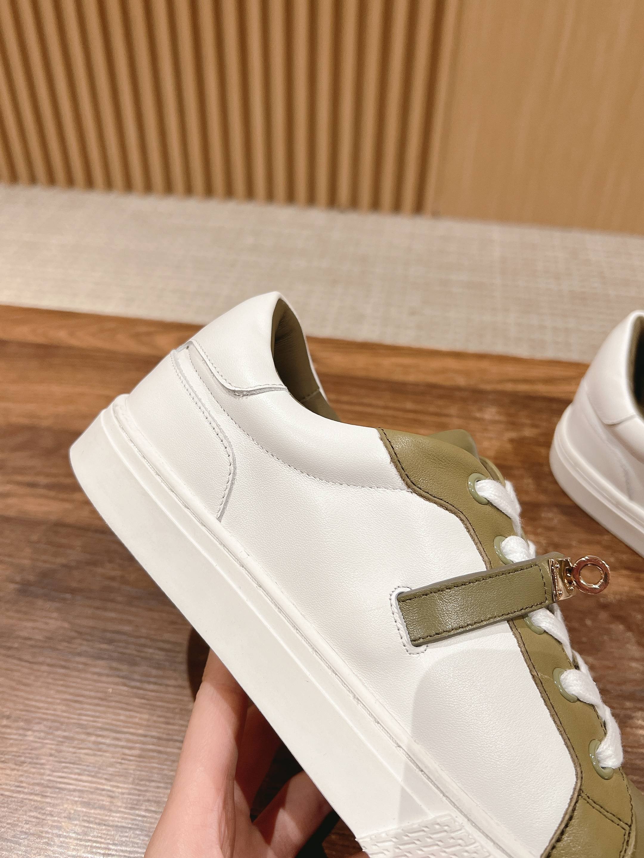Mehrfarbige Schuhe