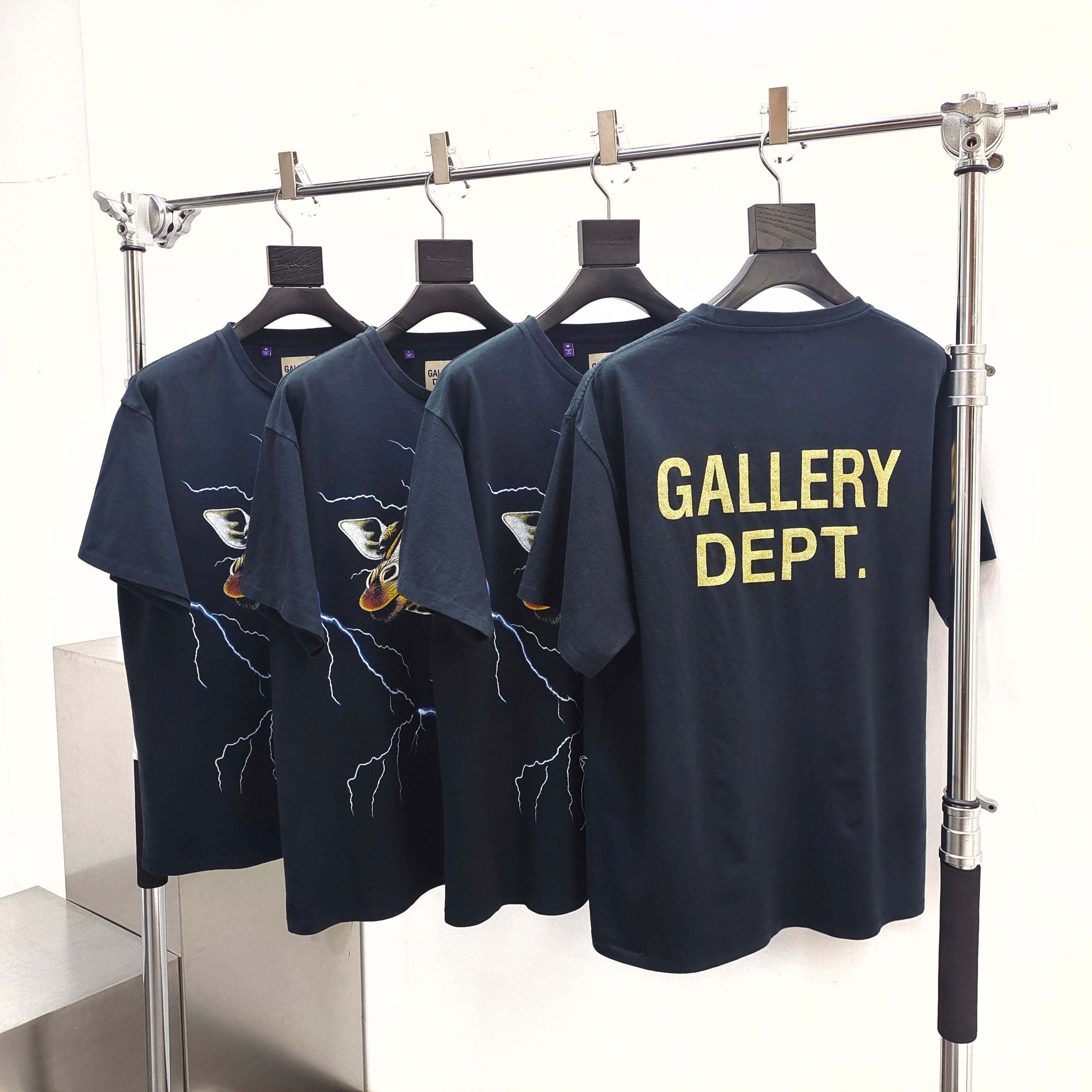 Schwarzes T-Shirt