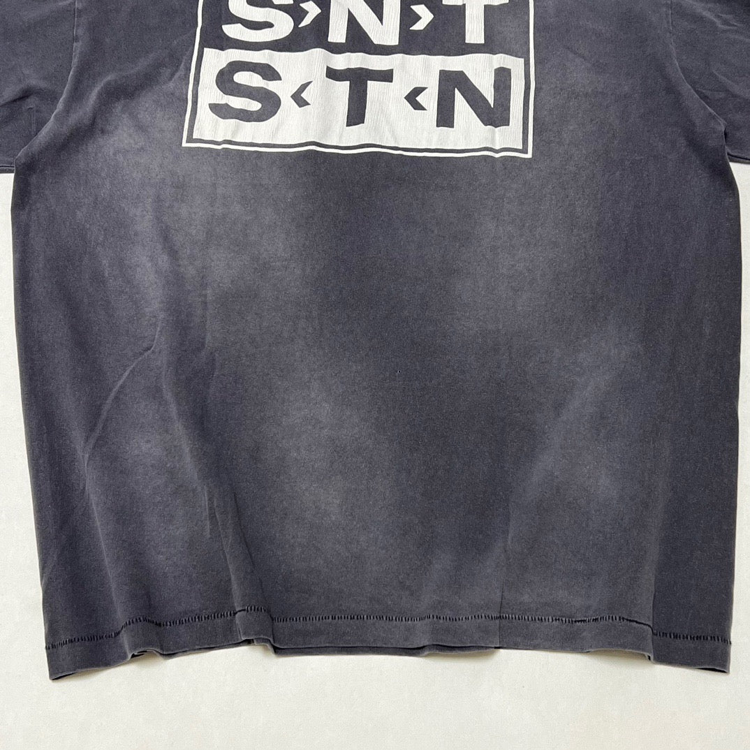Dunkelschwarzes T-Shirt