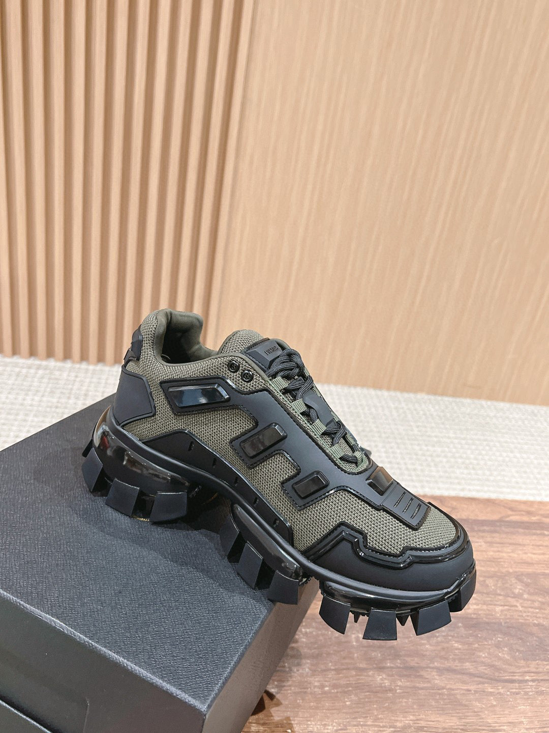 Weiß-Grüne Schuhe