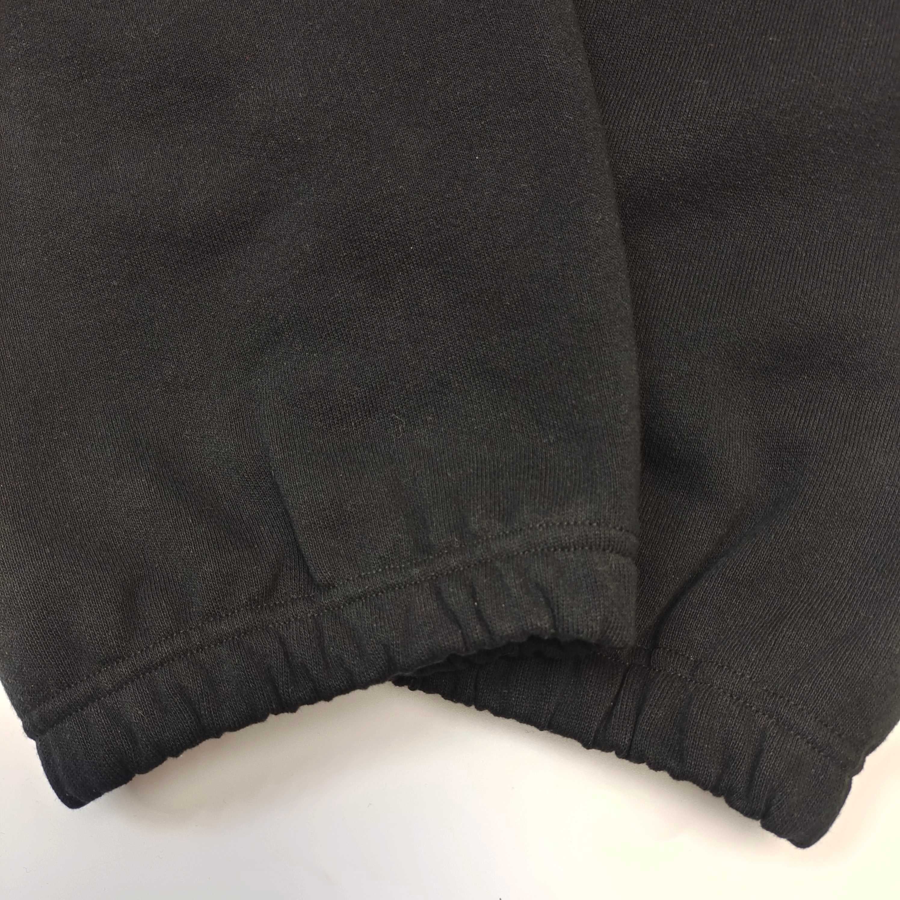 Schwarze Hosen
