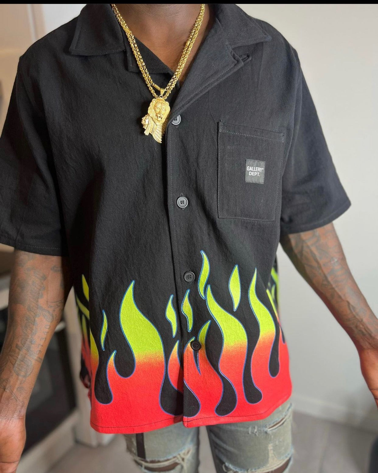 قميص متعدد الألوان