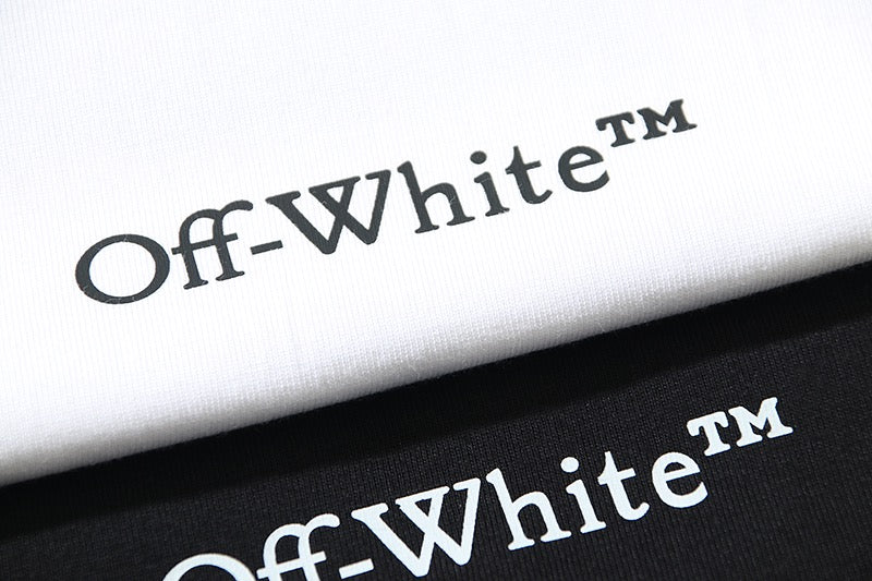 Schwarz-weißes T-Shirt